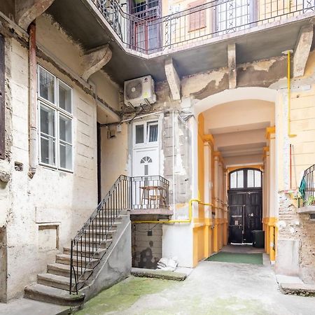 Simple And Central A C Home Budapest Exterior photo